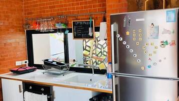 5 Bedrooms | Private kitchen | Full-size fridge, microwave, oven, stovetop