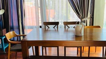 5 Bedrooms | In-room dining