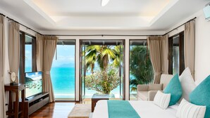 A bedroom with a large bed, a TV, and a view of the ocean. - HSH - 3 Bedrooms Front Beach - Bangrak (Koh Samui)