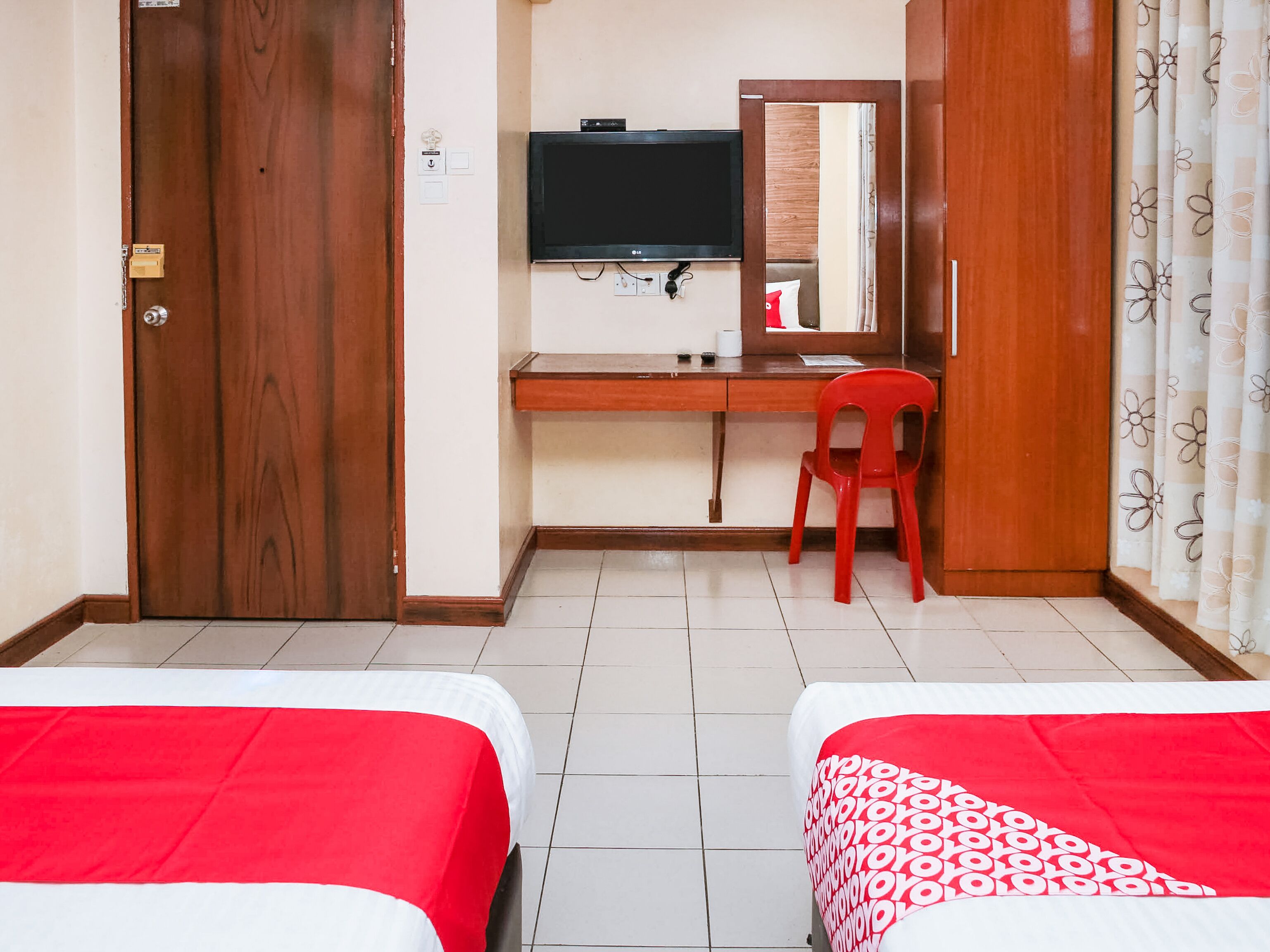 deluxe twin room | free wifi, bed sheets