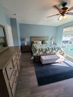 3 habitaciones, tabla de planchar con plancha, wifi y ropa de cama 