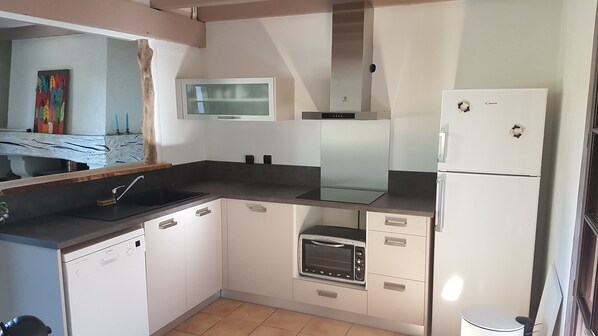 Fridge, microwave, oven, stovetop - Landes house 12 kms ocean (Uza)
