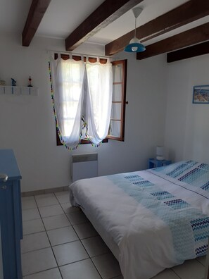 3 bedrooms, bed sheets