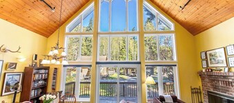 Moose Manor | Hot tub, Wifi, Fireplace, AC