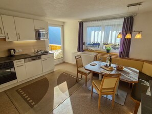 Mikrobølgeovn, ovn, opvaskemaskine, brødrister