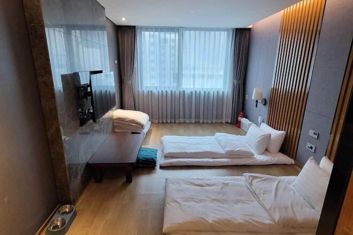 Soundproofing, bed sheets