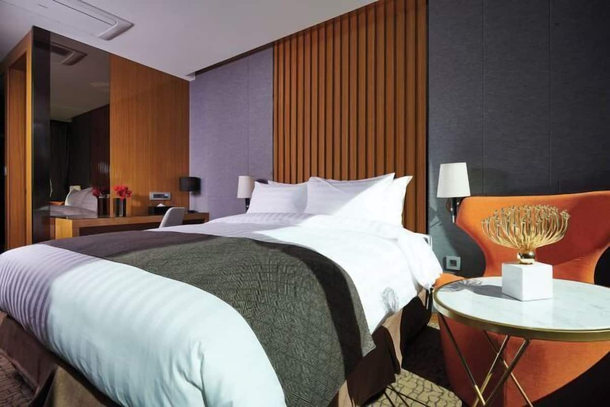 1 bedroom, soundproofing, bed sheets