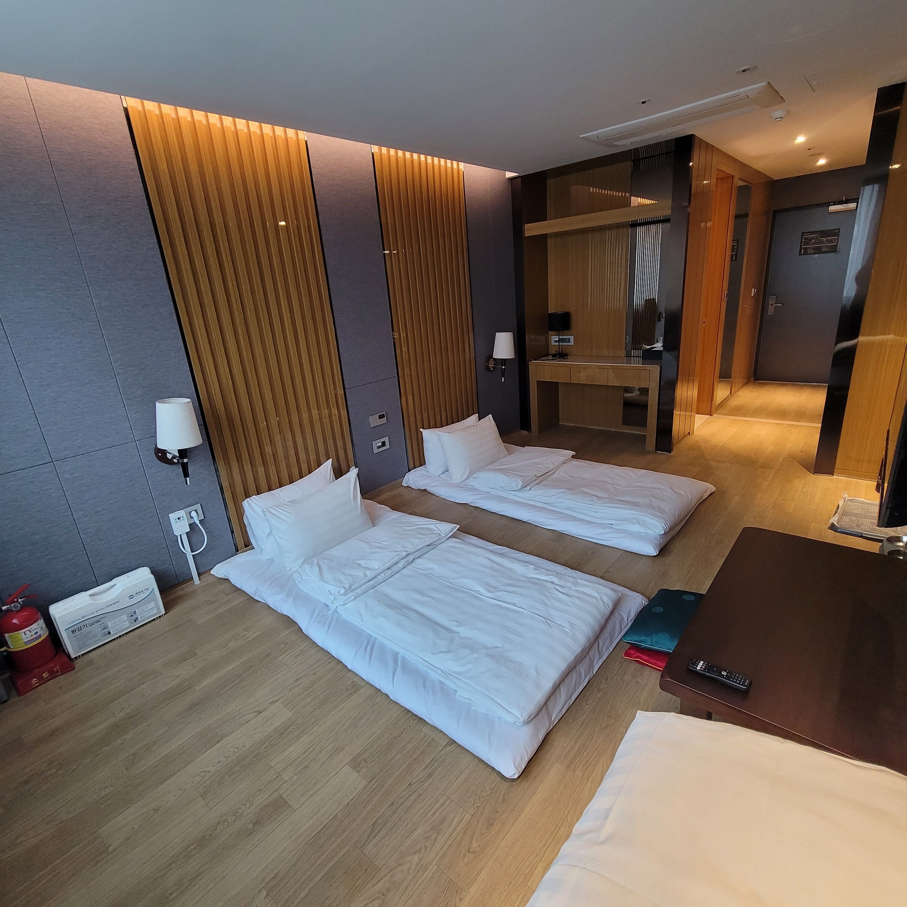 Deluxe Ondol Pet Room | Soundproofing, bed sheets