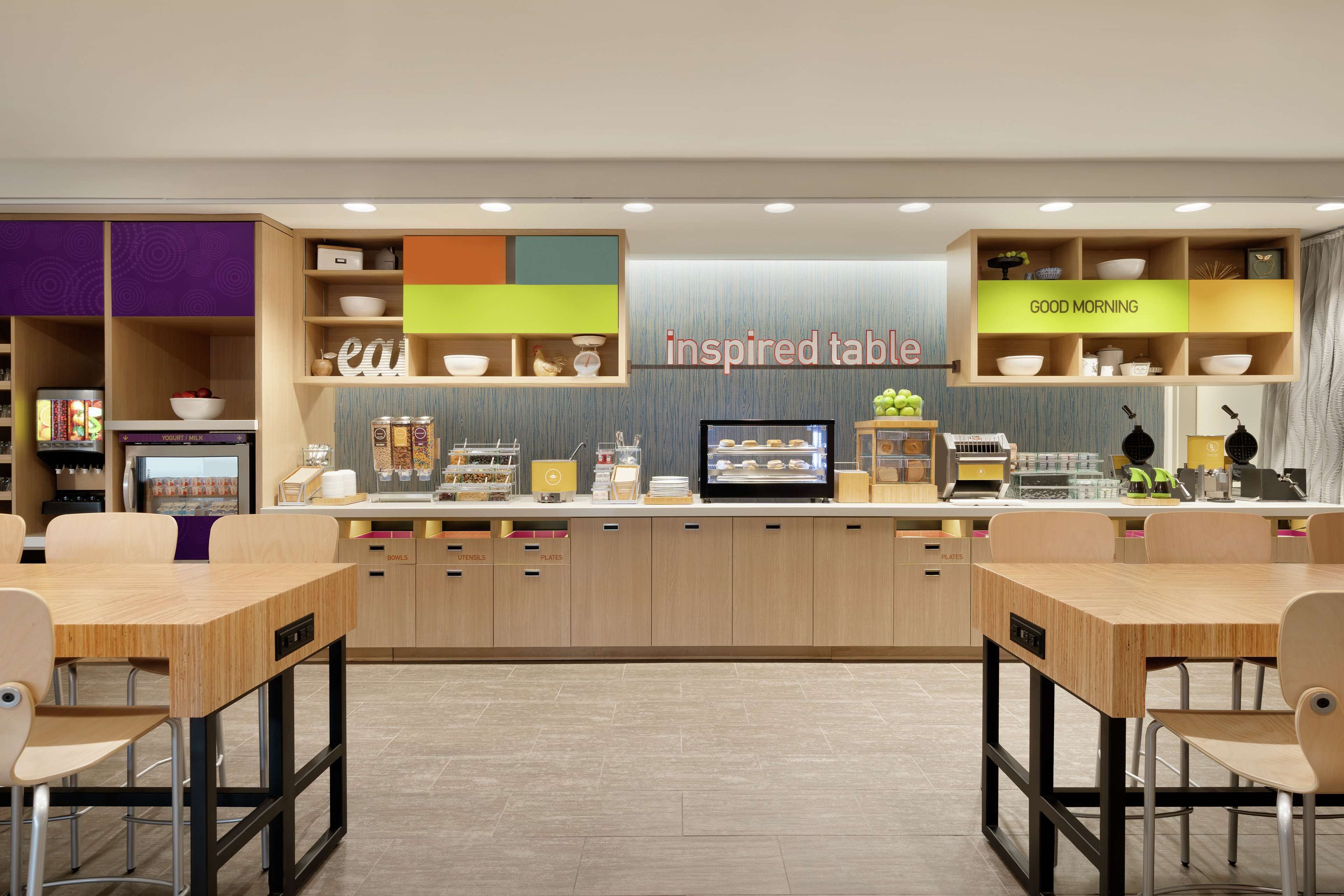 free daily full breakfast