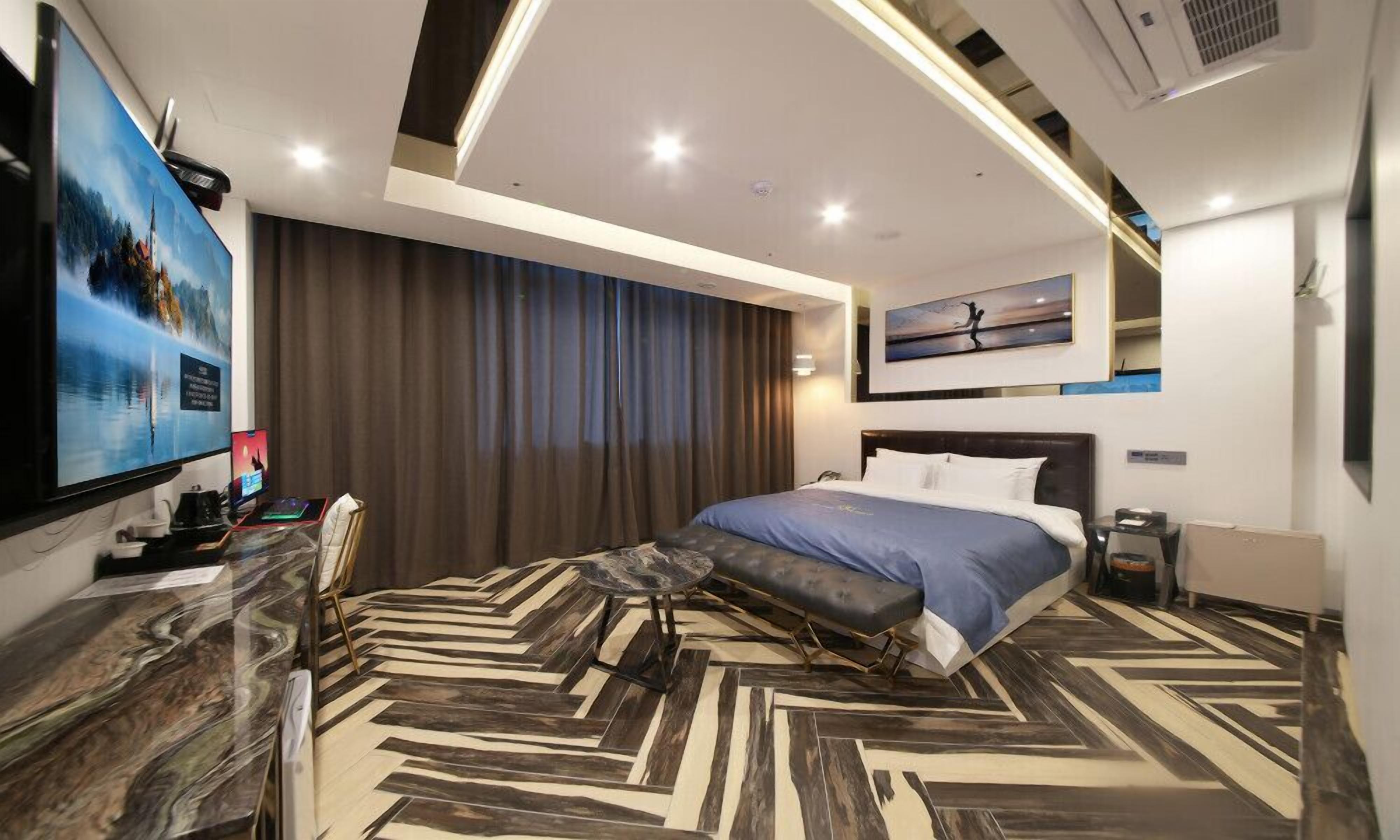 deluxe double room | individually decorated, individually furnished, free wifi