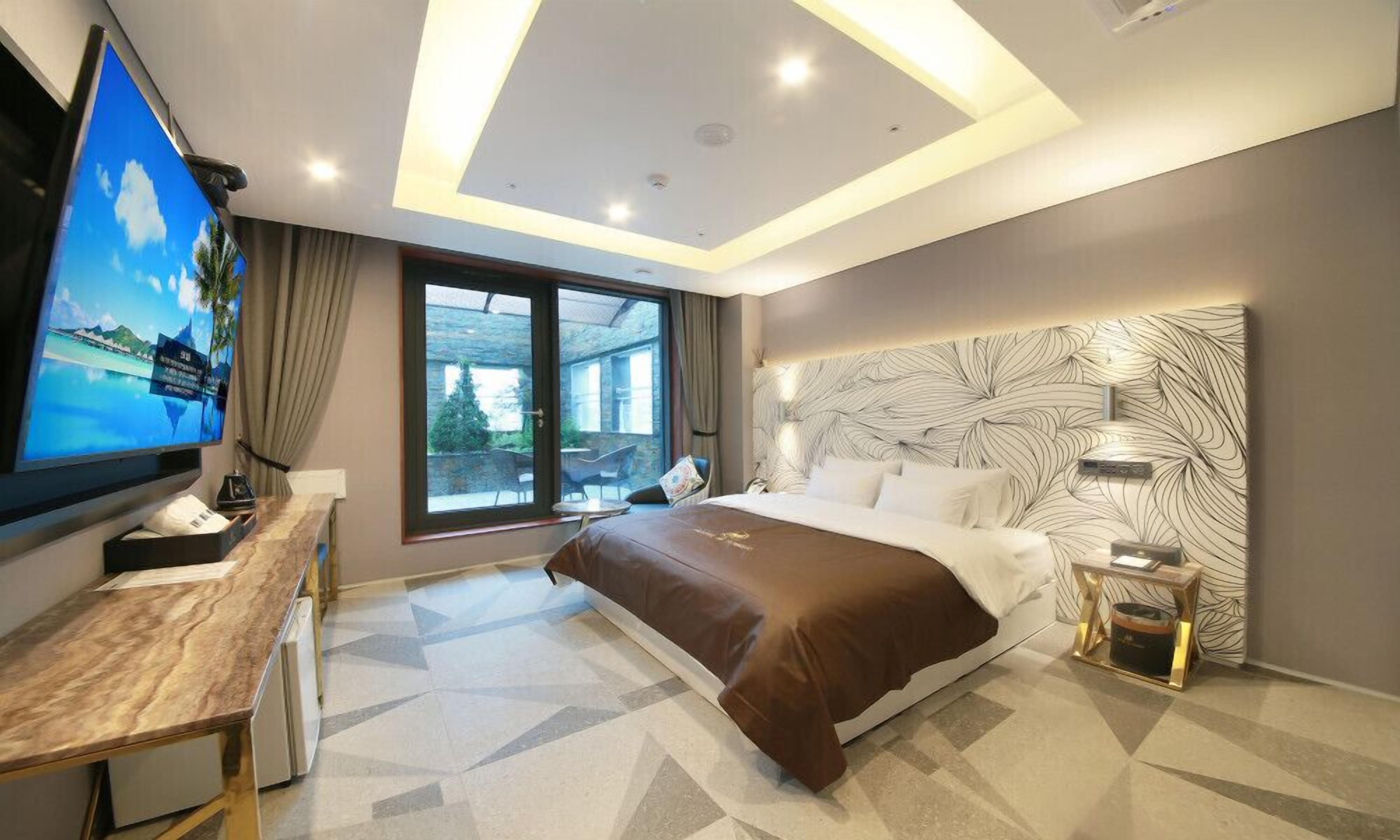 standard double room, terrace | individually decorated, individually furnished, free wifi