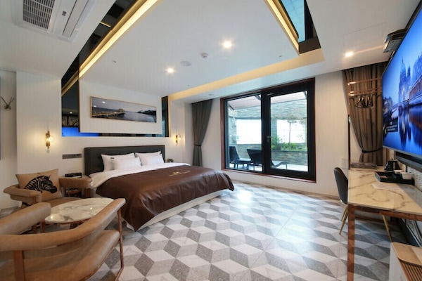 Habitación doble Deluxe, Terraza | Decoración personalizada, muebles diferentes y wifi gratis