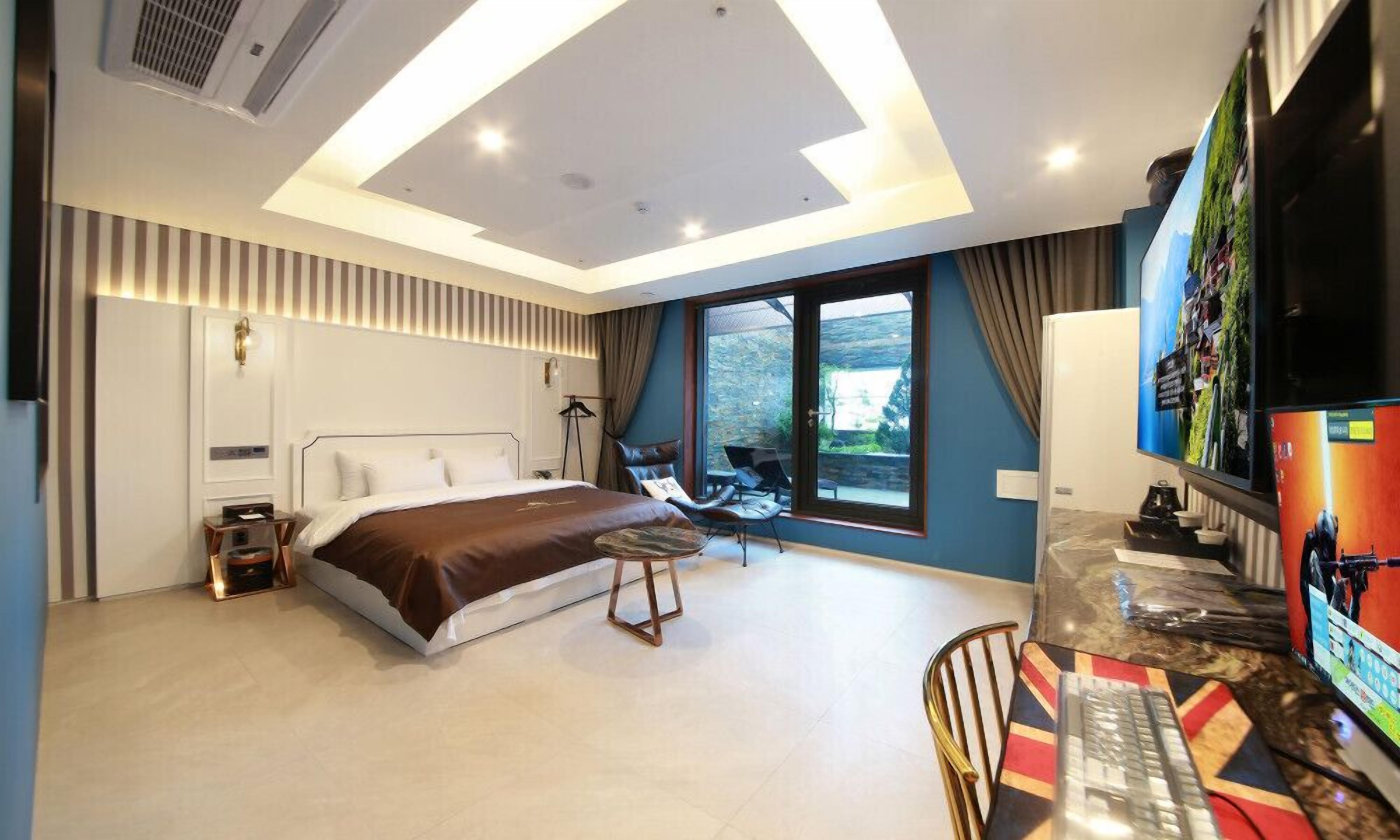 deluxe double room, terrace | individually decorated, individually furnished, free wifi