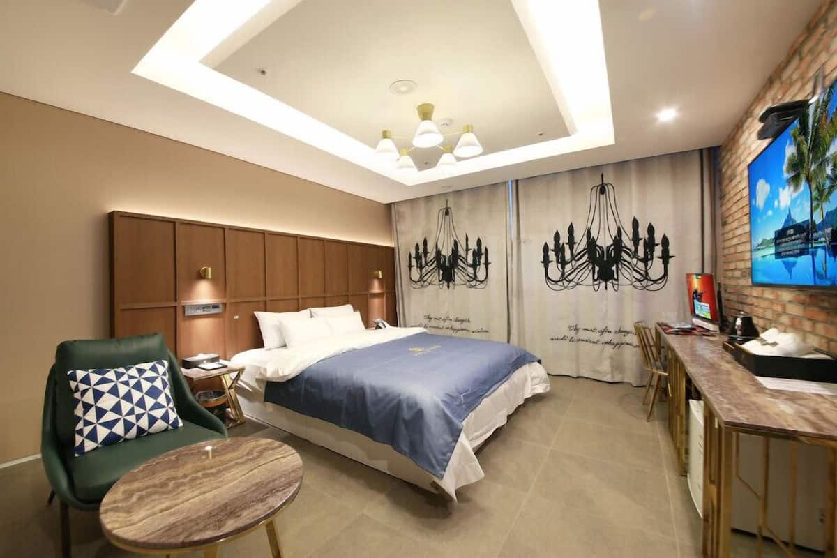 Standard Double Room | Individually decorated, individually furnished, free WiFi