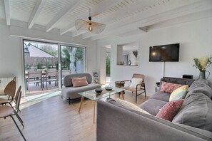 TV, impianto stereo, studio