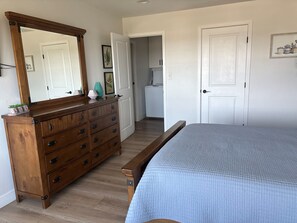 2 bedrooms, travel cot, free WiFi, bed sheets