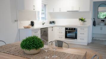 Family Cottage | Private kitchen | Coffee/tea maker, electric kettle
