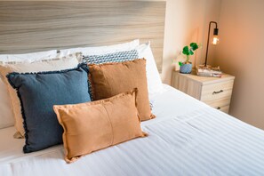 Family Villa | Individually decorated, individually furnished, blackout curtains - McMillans of Metung Coastal Resort (Metung)