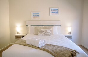 Family Villa | Individually decorated, individually furnished, blackout drapes - McMillans of Metung Coastal Resort (Metung)