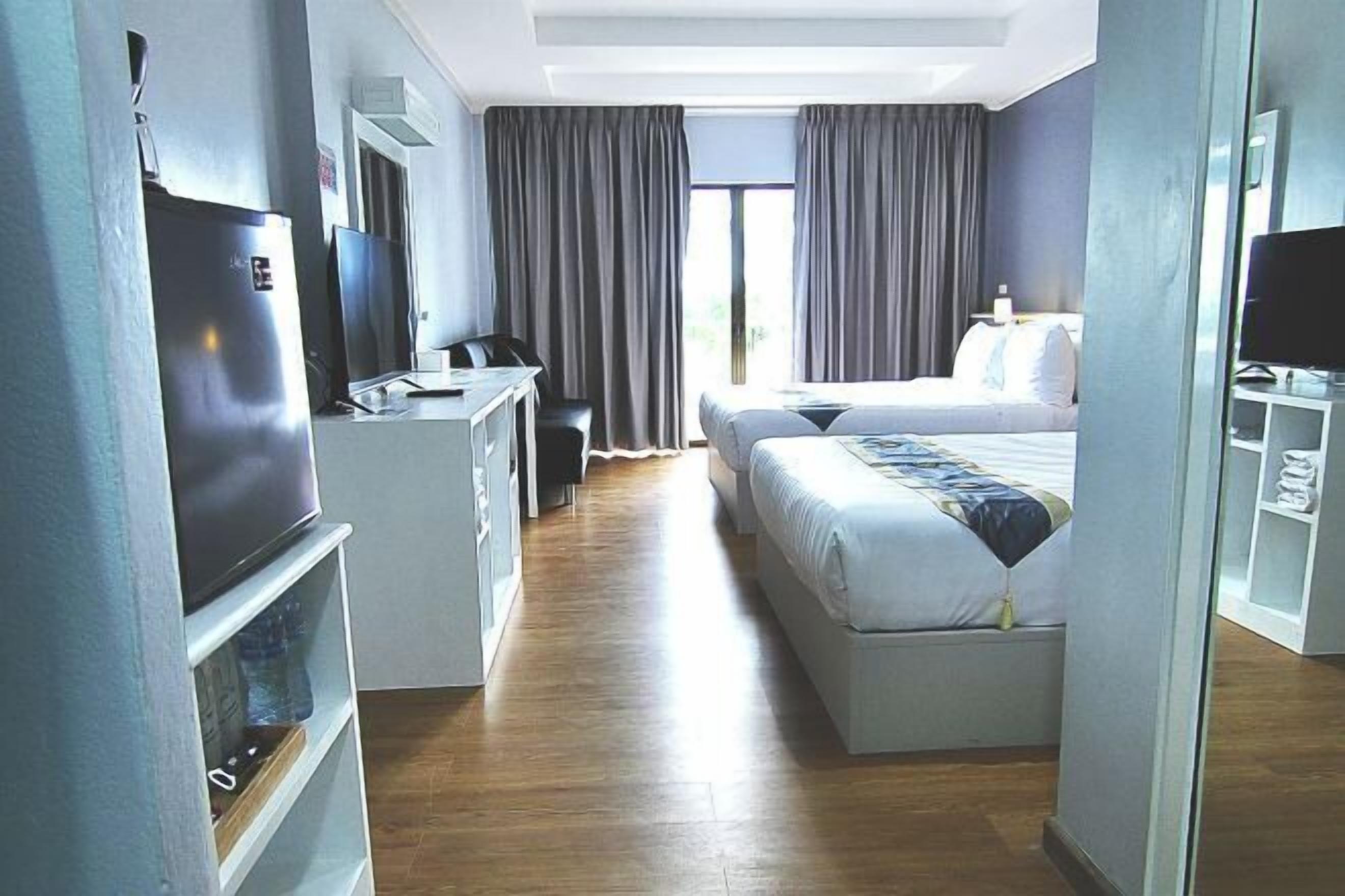 4 bedrooms, blackout curtains, rollaway beds, free WiFi