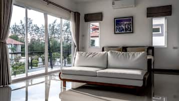 Family House (Entire Pool Villa 6) | 4 bilik tidur, langsir/tirai gelap terus, katil lipat simpan/tambahan