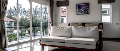 Family House (Entire Pool Villa 6) | 4 bedrooms, blackout drapes, rollaway beds, free WiFi