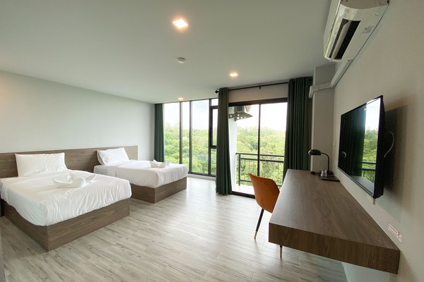 Deluxe Twin Room, 2 Twin Beds | Desk, blackout drapes, WiFi (free)