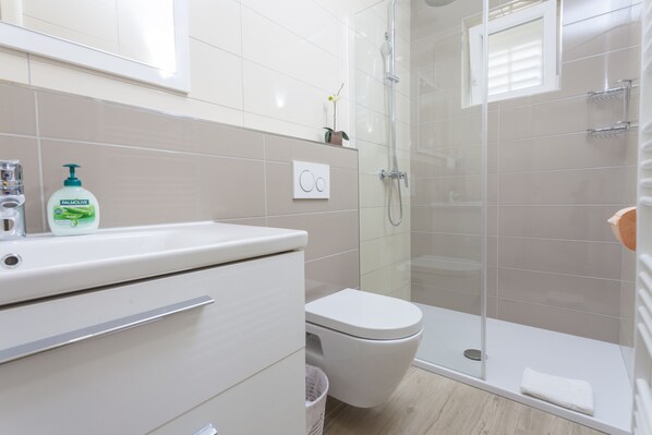 Double Room, Balcony (1) | Bathroom