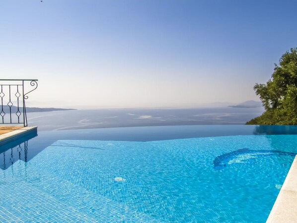 Outdoor pool, an infinity pool