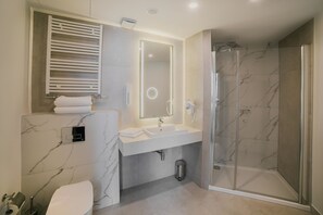 Premium Room, 1 King Bed, Non Smoking | Bathroom | Shower, rainfall showerhead, free toiletries, hair dryer