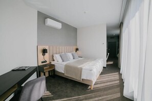 Premium Room, 1 King Bed, Non Smoking | Hypo-allergenic bedding available, in-room safe, desk, laptop workspace - B&B HOTEL Warsaw East (Warsaw)