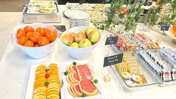 Daily buffet breakfast (PLN 69 per person)