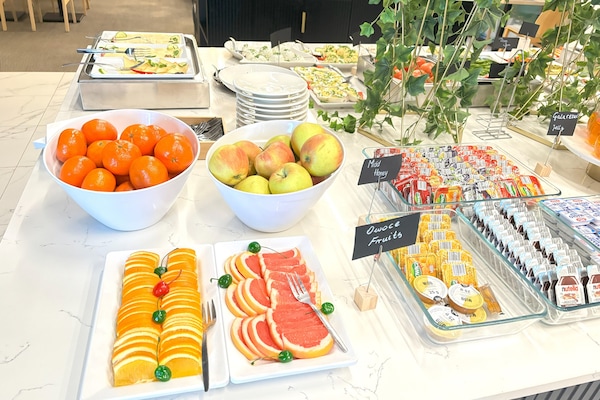 Päivittäinen buffetaamiainen (69 PLN per henkilö)