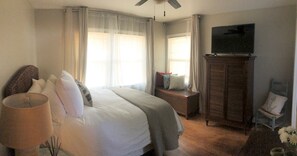 3 bedrooms, iron/ironing board, free WiFi, bed sheets - ALL INCLUSIVE AMENITIES.Kayak,SUP,Pedal Boat,PingPong, Pickleball,Movie Nt& MORE (Nice)