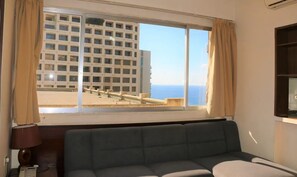 Standard Triple Room | Living area - Universal Residence (Beirut)