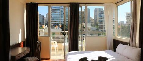 1 sovrum, unika möbler, arbetsyta för laptop och gratis wi-fi