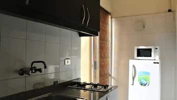 Apartamento familiar, 2 habitaciones | Cocina privada | Utensilios de cocina