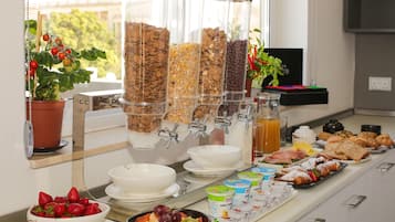 Free daily buffet breakfast