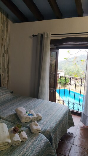 3 slaapkamers, een strijkplank/strijkijzer, reisbedje, gratis wifi