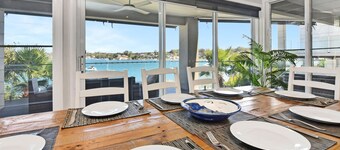 Absolute Waterfront : Lakehouse Fishing Point - Waterfront, Pool, Jetty