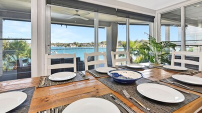 Absolute Waterfront : Lakehouse Fishing Point - Waterfront, Pool, Jetty