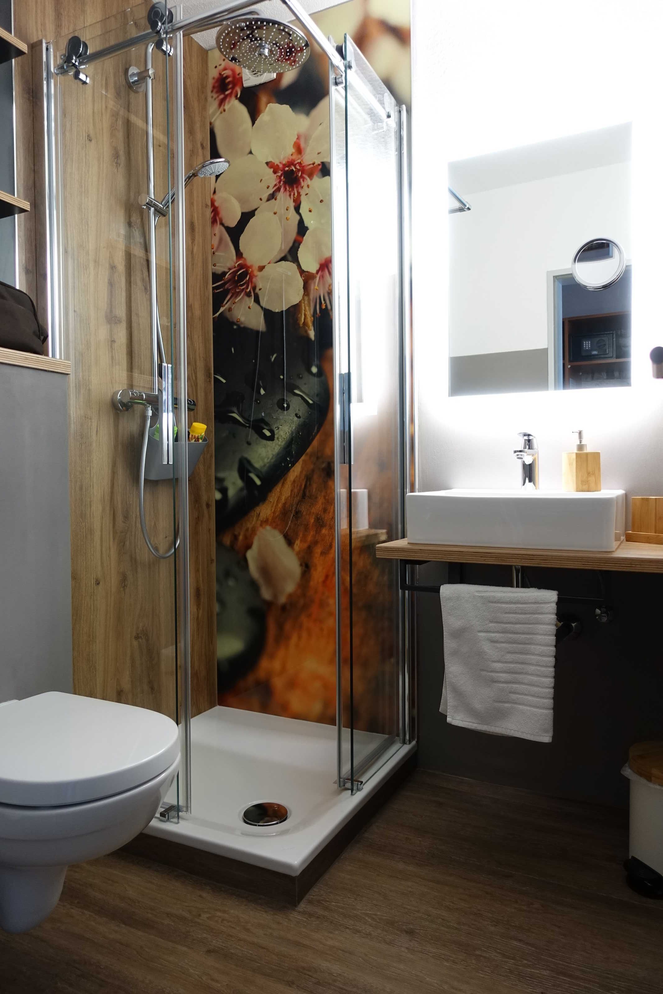 Handtücher, Seife, Toilettenpapier