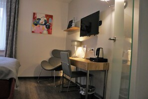 1 Schlafzimmer, Schreibtisch, WLAN, Bettwäsche