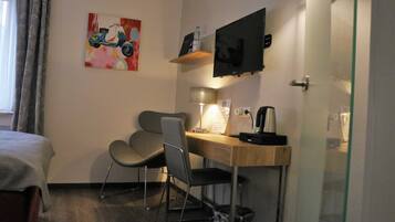 1 Schlafzimmer, Schreibtisch, WLAN, Bettwäsche