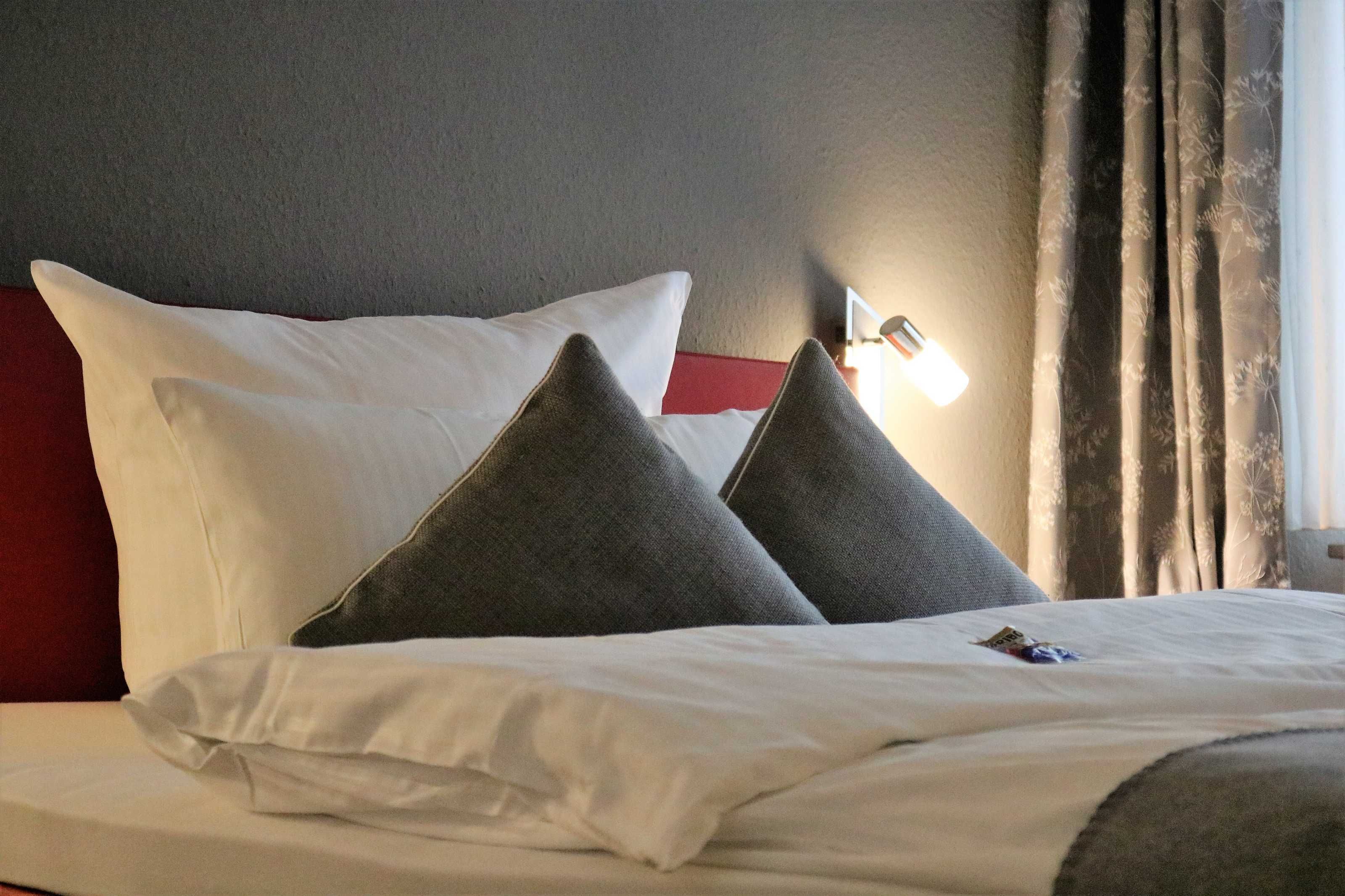 1 bedroom, desk, WiFi, bed sheets