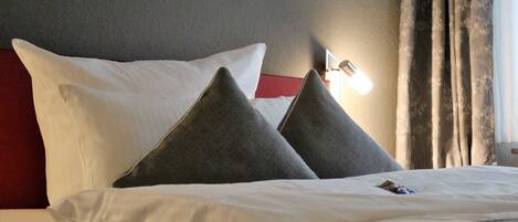 1 bedroom, desk, WiFi, bed sheets