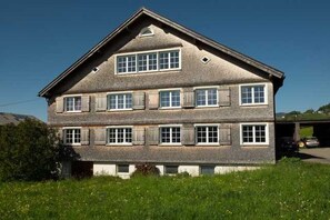 Unclassified image, 3 of 14, button