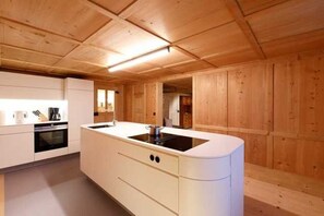 Frigorífico, horno, lavavajillas y hervidor eléctrico