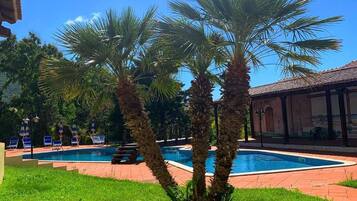Seasonal outdoor pool