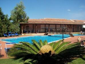 Seasonal outdoor pool